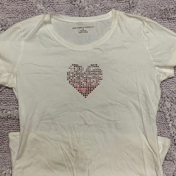 NEW YORK & COMPANY BLING HEART WHITE T-SHIRT EUC - Picture 8 of 8